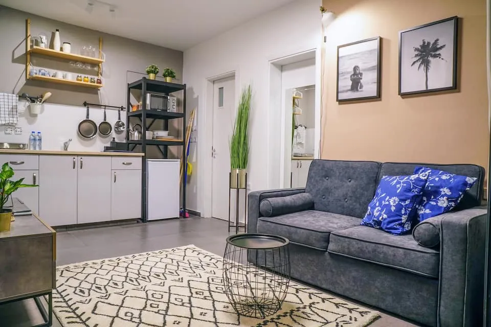 1 bedroom with private balcony – 16 Yehiel Kafah St., Tel Aviv (1)
