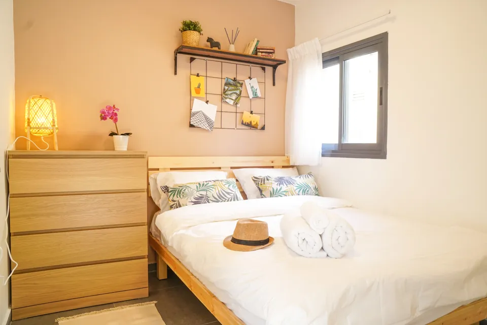 1 bedroom with private balcony – 16 Yehiel Kafah St., Tel Aviv (2)