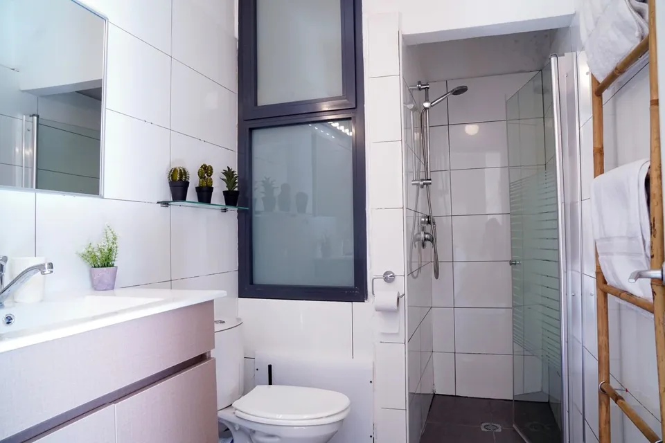 1 bedroom with private balcony – 16 Yehiel Kafah St., Tel Aviv (7)