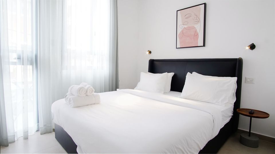 Chambre double avec balcon: lit