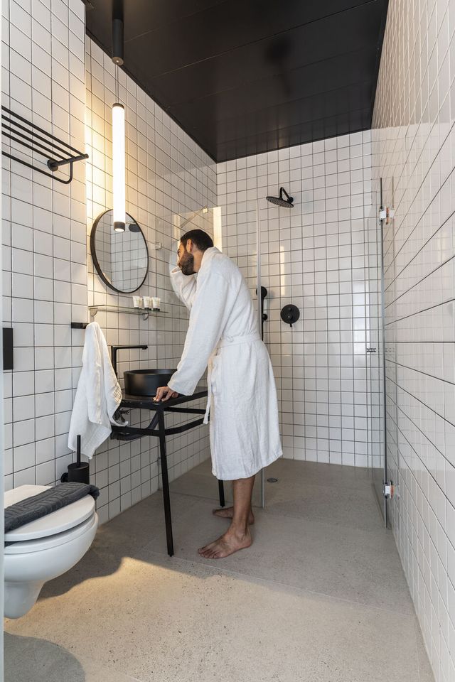 Suite avec balcon: salle de bains