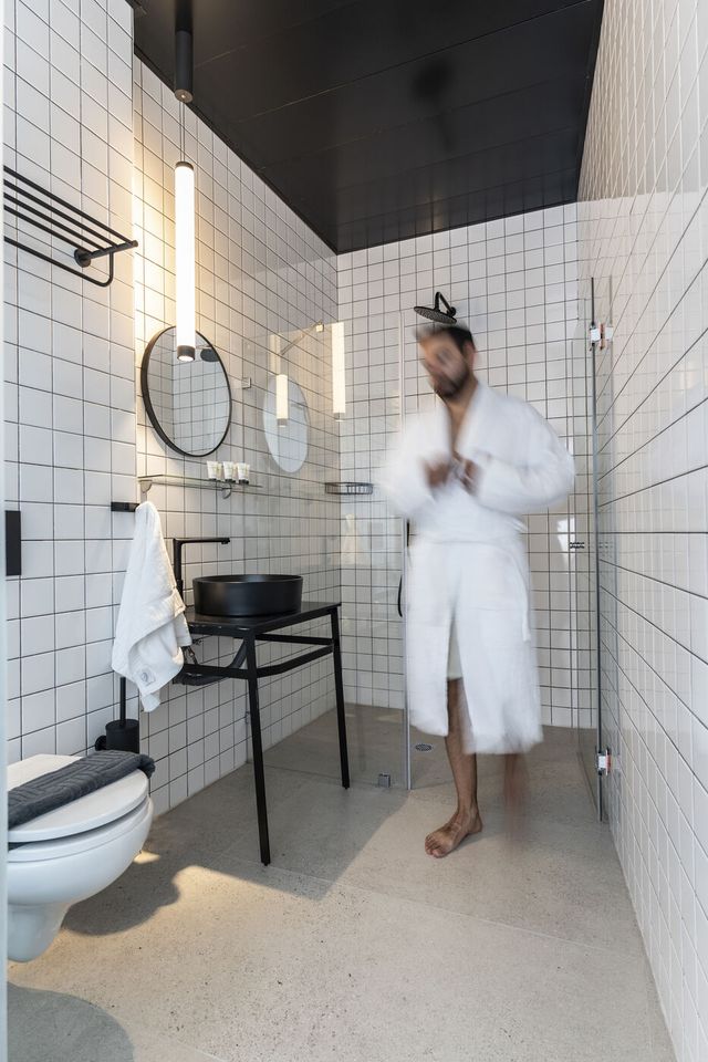 Suite avec balcon: salle de bains